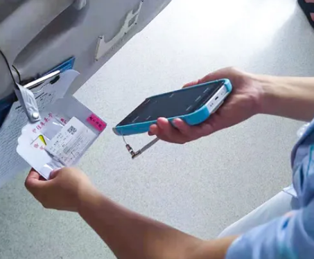 甘肅婦幼保健院護(hù)士用富立葉蓮花F760移動(dòng)查房及輸液.png 甘肅婦幼保健院護(hù)士用富立葉蓮花F760移動(dòng)查房及輸液.png